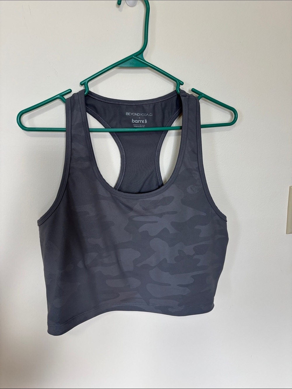 Beyond Yoga Sports Bra Women’s Charcoal Camo Cropped Racerback Tank Barre 3
